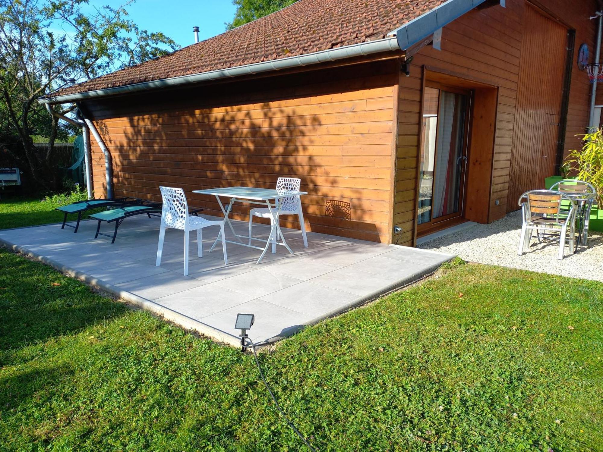 Le Studio Restauration Netflix et Jacuzzi Proche des grands lacs Montmorency-Beaufort Esterno foto