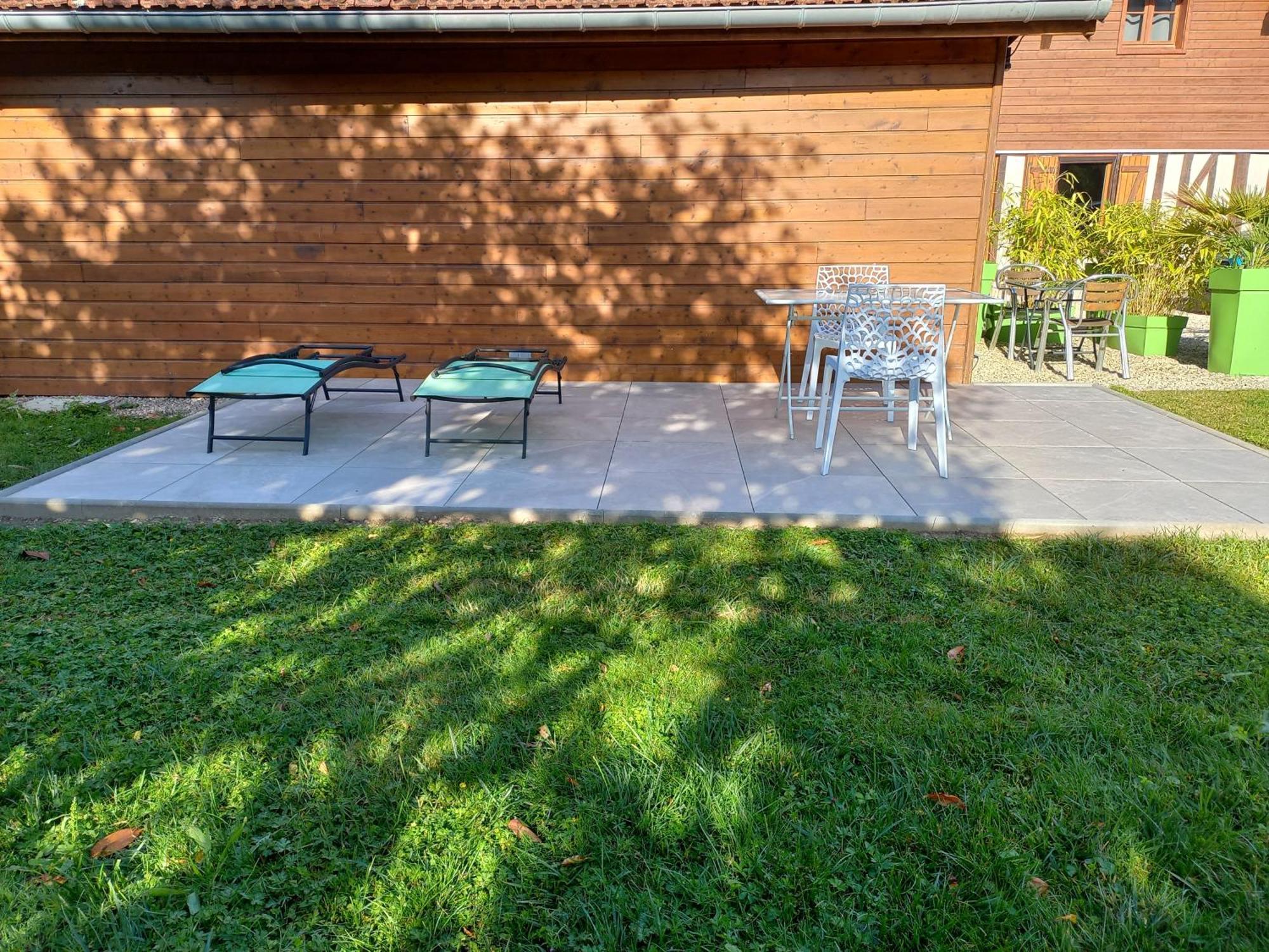 Le Studio Restauration Netflix et Jacuzzi Proche des grands lacs Montmorency-Beaufort Esterno foto