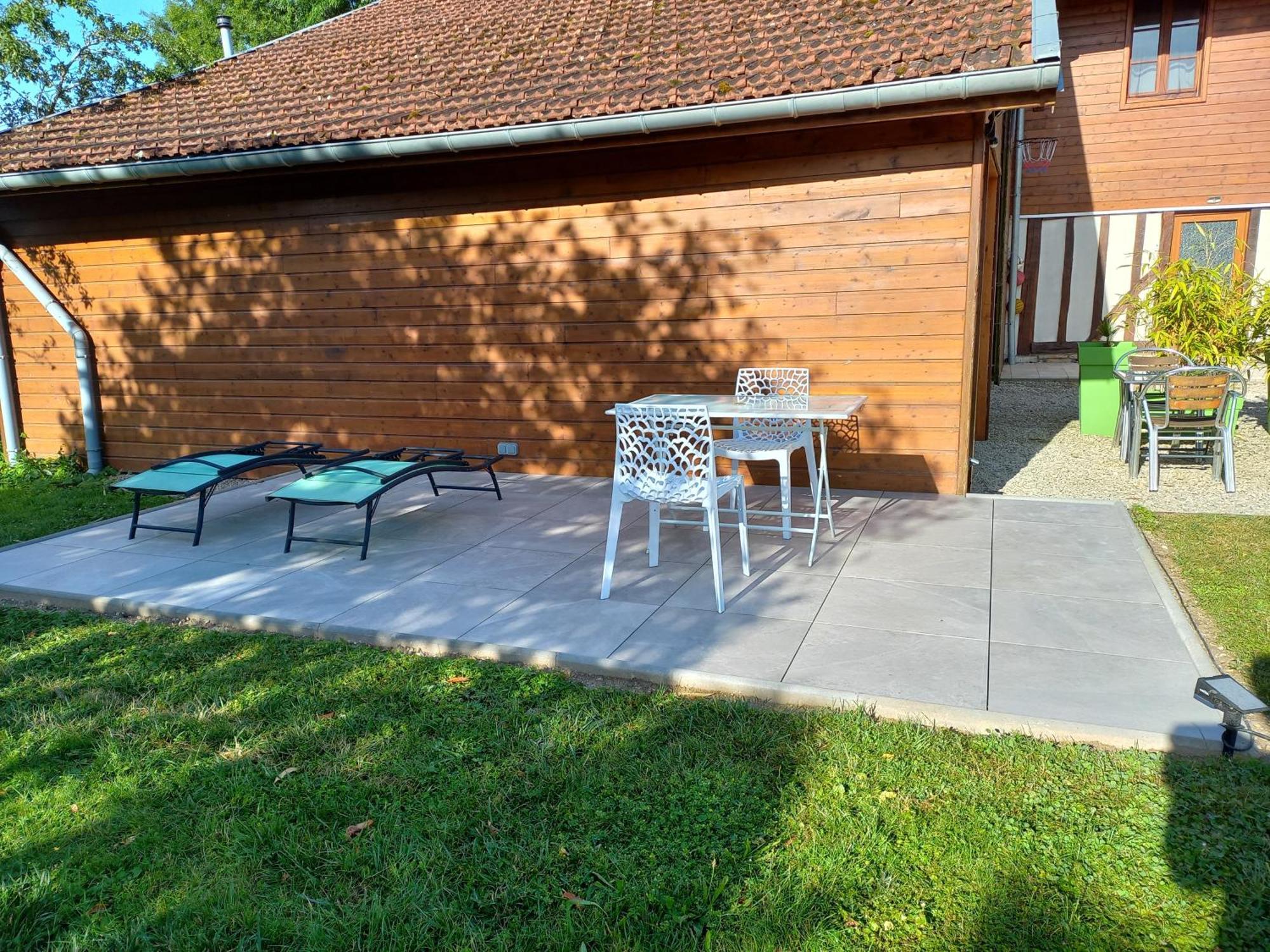 Le Studio Restauration Netflix et Jacuzzi Proche des grands lacs Montmorency-Beaufort Esterno foto